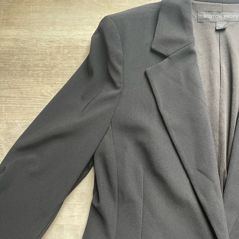Boston Proper Black Blazer - Picture 4 of 8